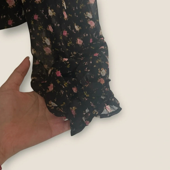 WAYF | NWT Ditsy Long Sleeve Crop Top | Size M | Black Floral - Picture 11 of 12